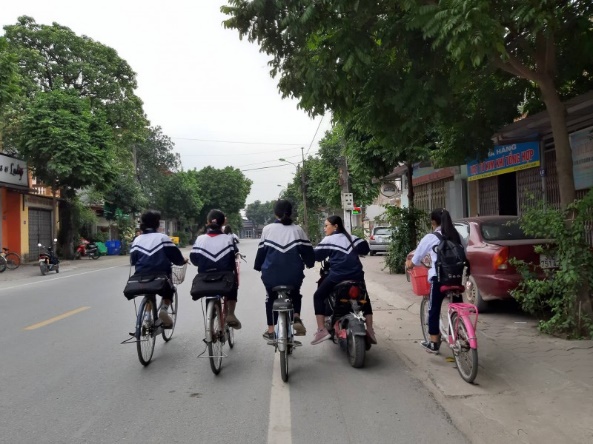 Liên hệ với thực tiễn học sinh tham gia giao thông bằng xe đạp tại trường em hiện nay
