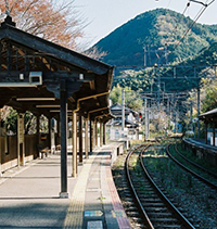 Phân tích Ga tàu tuổi thơ của Vũ Thị Huyền Trang