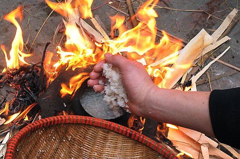 Đọc hiểu Cơm mùi khói bếp