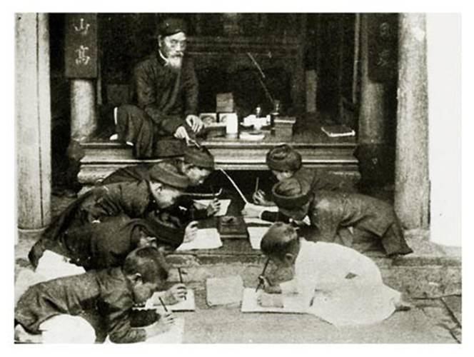 Phân tích tác phẩm thơ trào phúng Chế trò ngủ gật