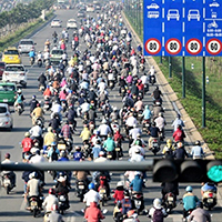 Đi sai làn đường bị phạt bao nhiêu tiền theo quy định mới nhất 2025?