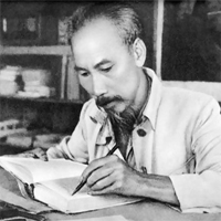 Kể một câu chuyện hoặc đọc một bài thơ, hát một bài hát về Bác Hồ