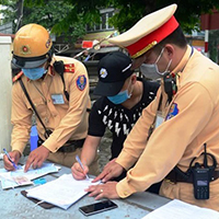 Chạy xe khi bị trừ hết điểm Giấy phép lái xe thì bị xử phạt như thế nào?