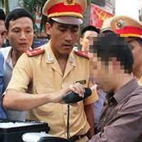 Không chấp hành kiểm tra nồng độ cồn bị phạt bao nhiêu 2025?