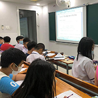 Giáo viên được dạy thêm bao nhiêu học sinh mỗi lớp, bao nhiêu tiết mỗi tuần?