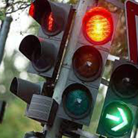 Những ai có quyền điều khiển hệ thống đèn tín hiệu giao thông?