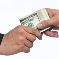 Hành vi bị nghiêm cấm trong bảo vệ người đấu tranh chống tham nhũng, lãng phí, tiêu cực