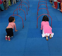 Giáo án mầm non: Phát triển vận động Bò chui qua cổng