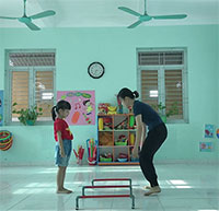 Giáo án mầm non: Dạy trẻ Bật qua vật cản