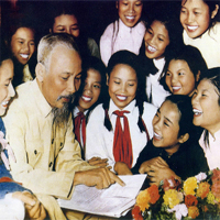 Powerpoint Sinh hoạt lớp Chủ điểm tháng 5 về Bác Hồ (4 mẫu)