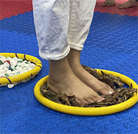 Giáo án mầm non: Khám phá đôi bàn chân