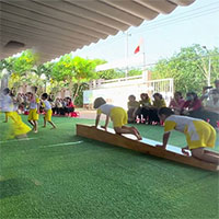 Giáo án mầm non: Đi lên xuống ván kê dốc