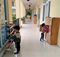 Giáo án mầm non: Dạy trẻ cách lấy, cất và đeo ba lô