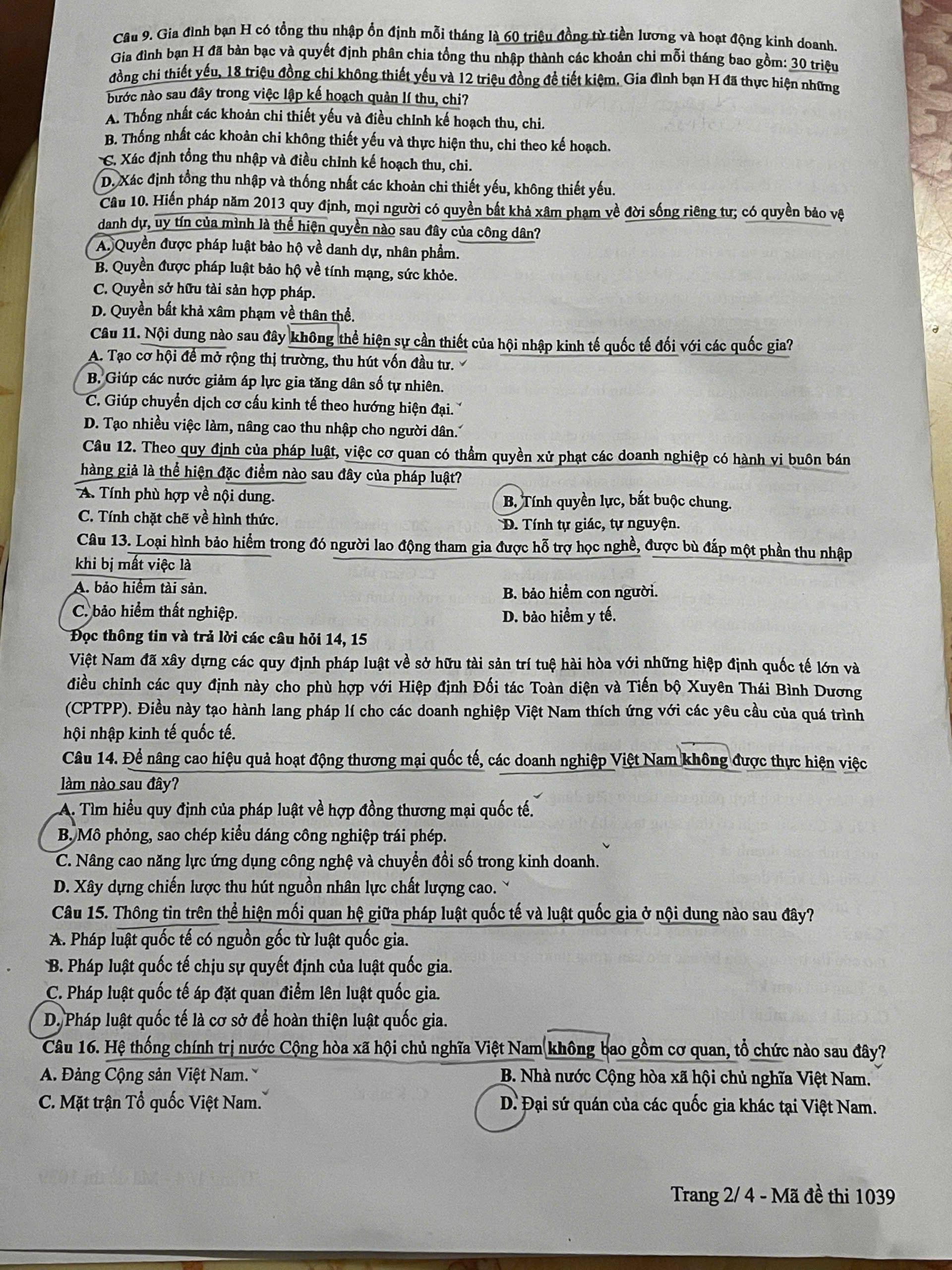 Đề thi tốt nghiệp THTP 2025 môn KTPL