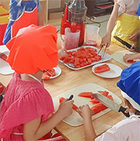 Giáo án mầm non: Dạy trẻ làm nước ép trái cây