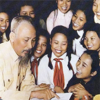 PowerPoint Tiếng Việt 4 Bài 3: Sáng tháng Năm