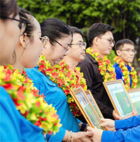 Giáo án Sinh hoạt dưới cờ lớp 6 chủ đề: Cuộc sống quanh ta tuần 27