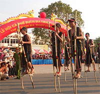 Giáo án sinh hoạt dưới cờ lớp 1 tuần 18 chủ đề: Tìm hiểu trò chơi dân gian trong lễ hội