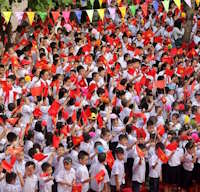 Giáo án Sinh hoạt dưới cờ lớp 12 Phát triển các mối quan hệ tốt đẹp với thầy cô và bạn bè tuần 1