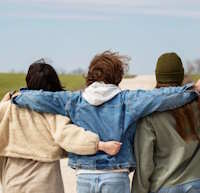 Giáo án Sinh hoạt lớp 5 Những người bạn quanh em tuần 31