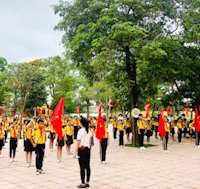 Giáo án Sinh hoạt dưới cờ lớp 2: Những người sống quanh em tuần 34