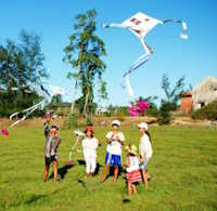 Giáo án Sinh hoạt dưới cờ lớp 4 chủ đề: Những người sống quanh em và truyền thống quê em tuần 35