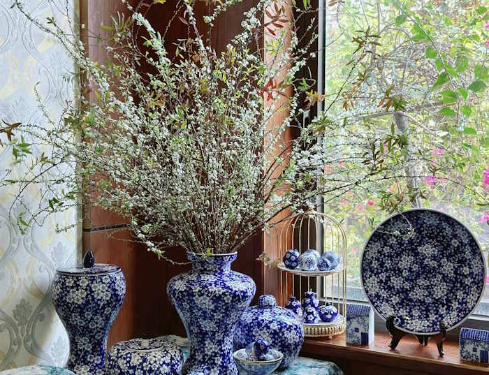 Cắm hoa tuyết mai với dáng tán xòe sung túc