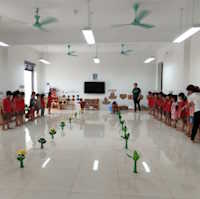 Giáo án mầm non: Bò dích dắc qua 5 điểm